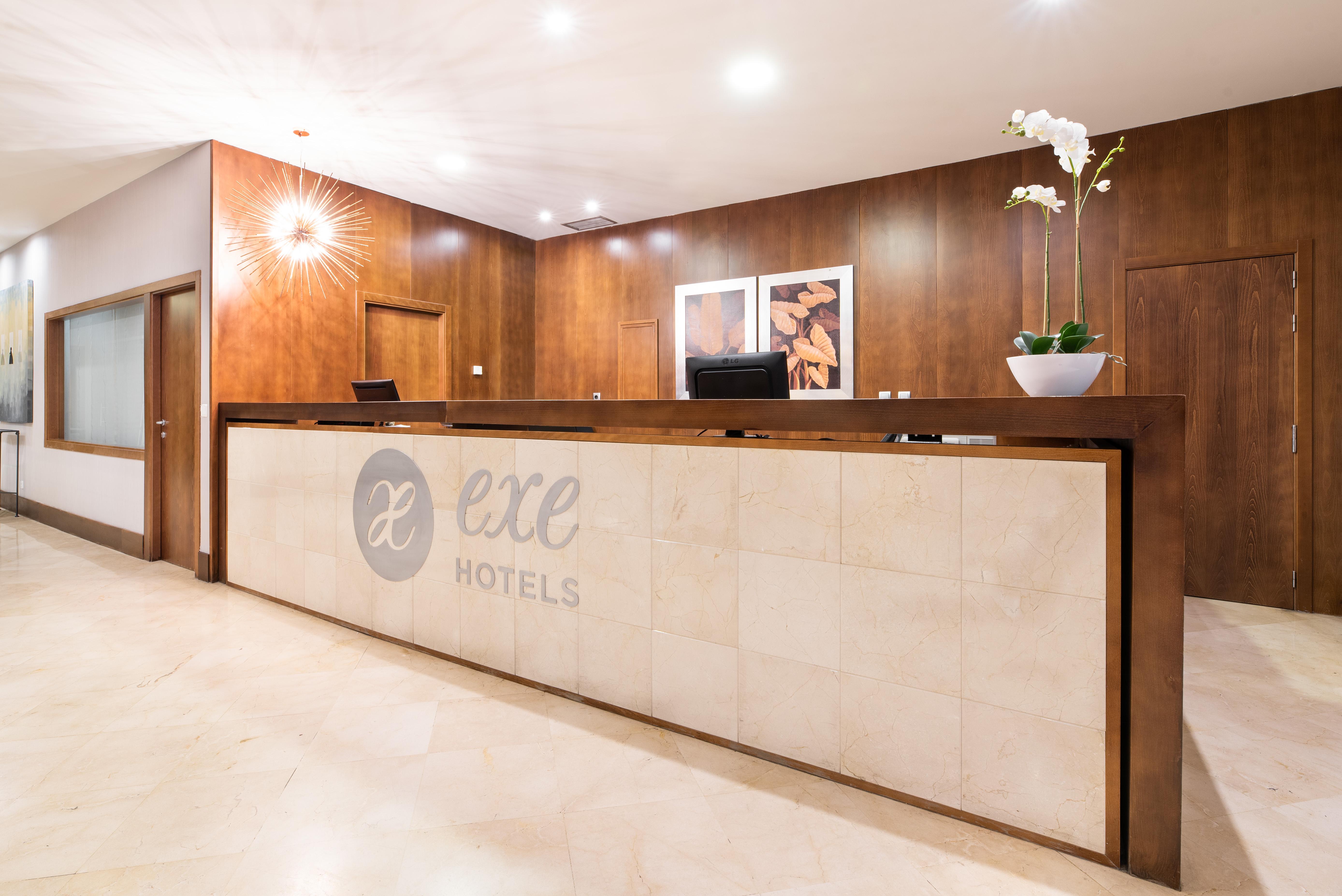 Exe Agora Caceres Hotel Bagian luar foto