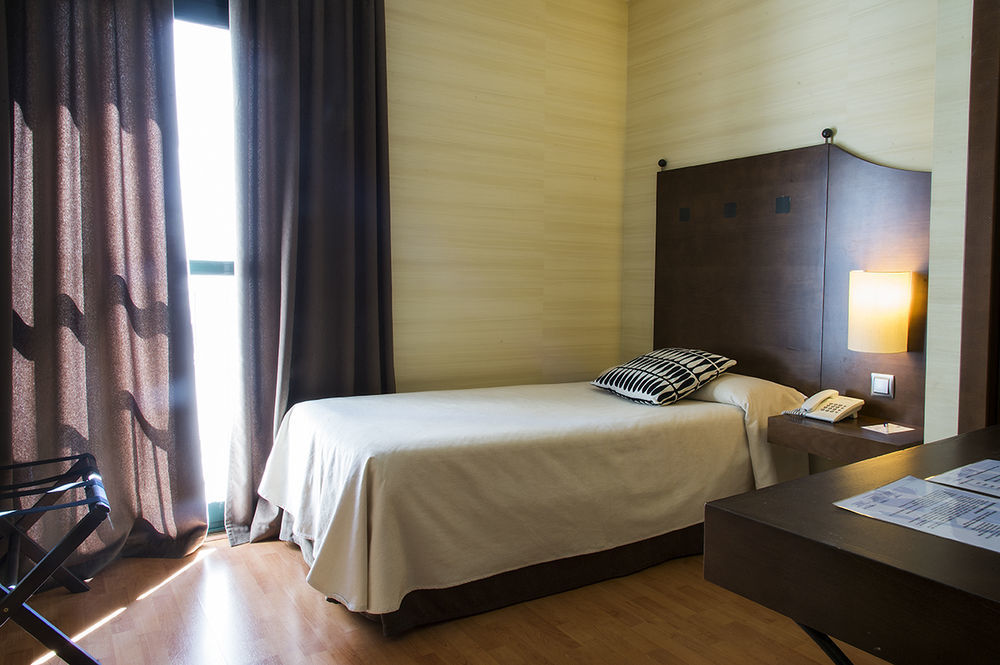 Exe Agora Caceres Hotel Bagian luar foto