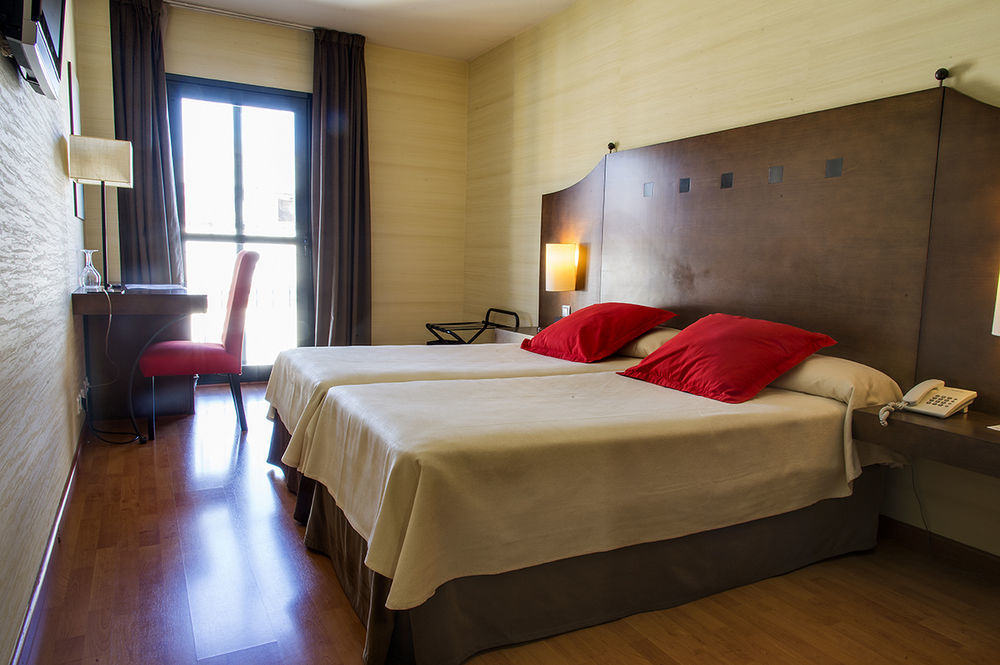 Exe Agora Caceres Hotel Bagian luar foto