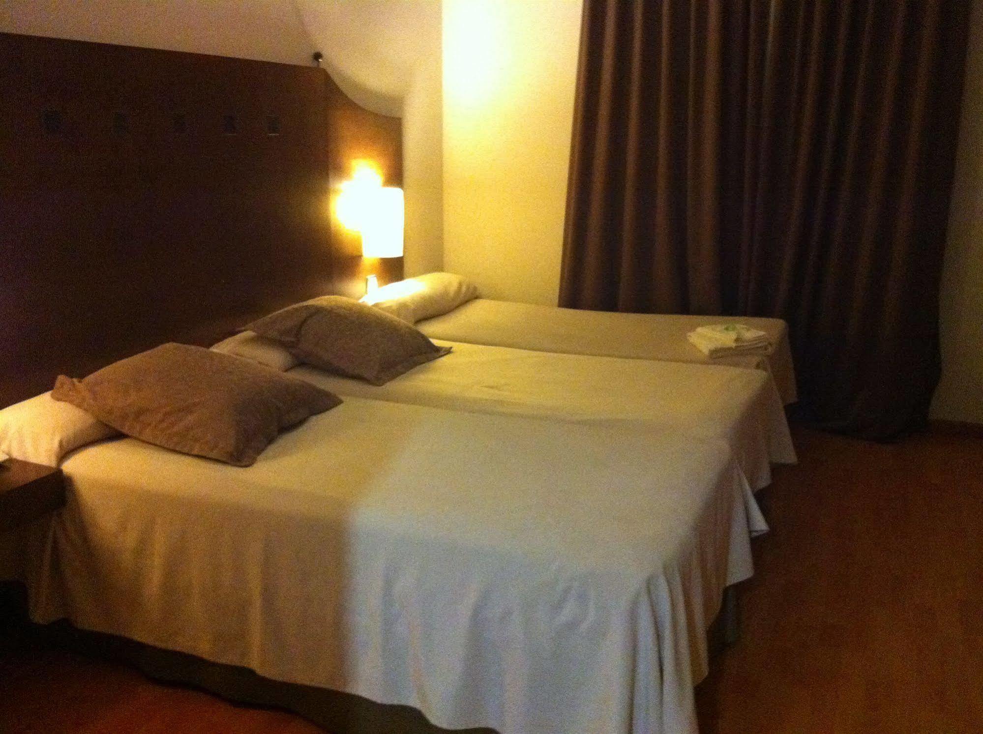 Exe Agora Caceres Hotel Bagian luar foto