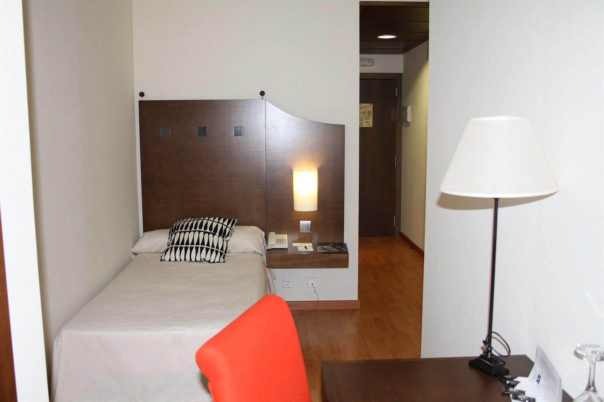 Exe Agora Caceres Hotel Bagian luar foto