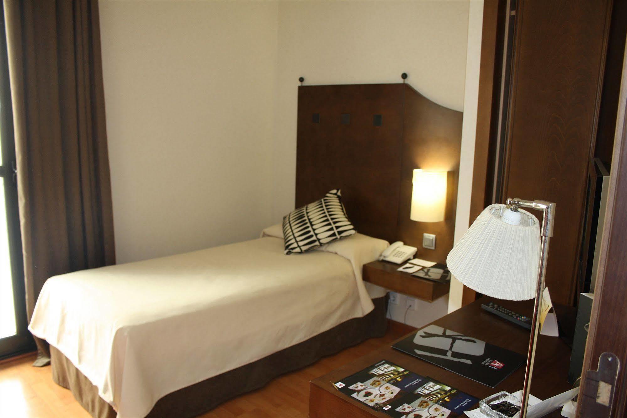 Exe Agora Caceres Hotel Bagian luar foto