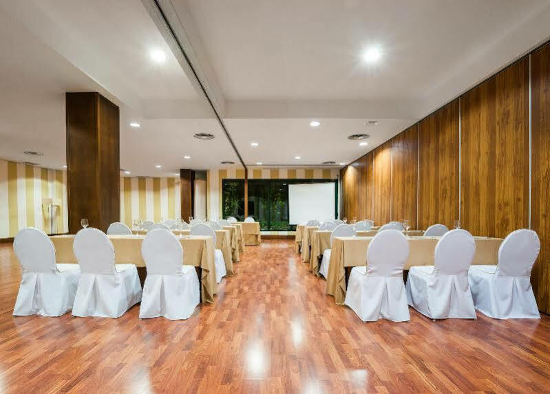 Exe Agora Caceres Hotel Bagian luar foto
