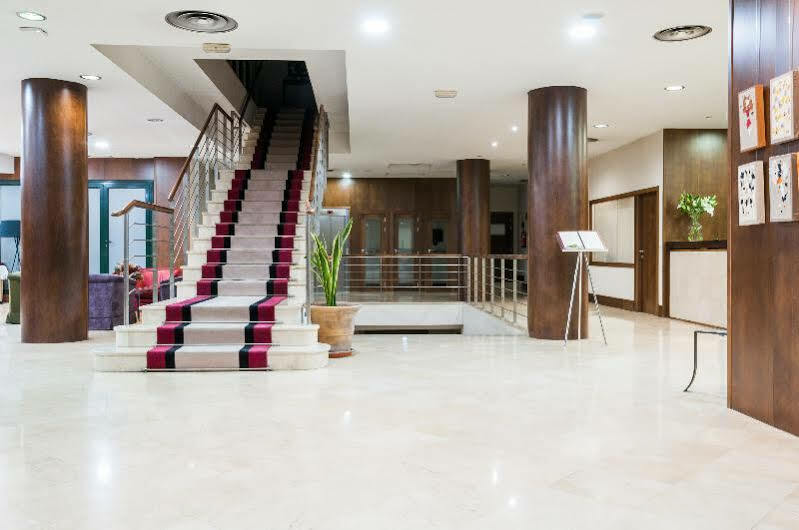 Exe Agora Caceres Hotel Bagian luar foto