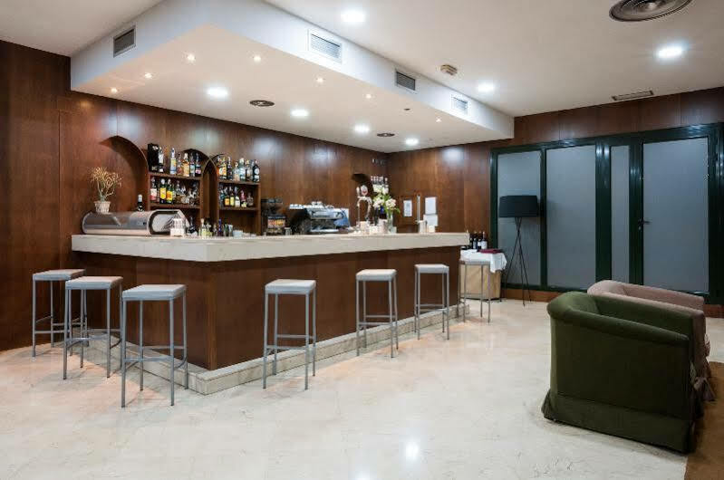 Exe Agora Caceres Hotel Bagian luar foto
